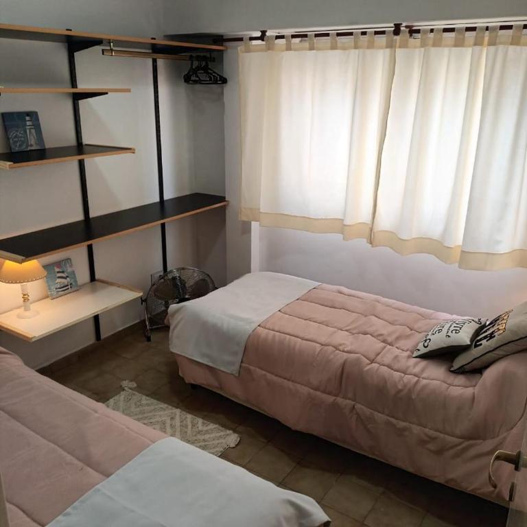 Hermoso re completo cómodo balcón al frente 3 dorm - Three-Bedroom Apartment - 9