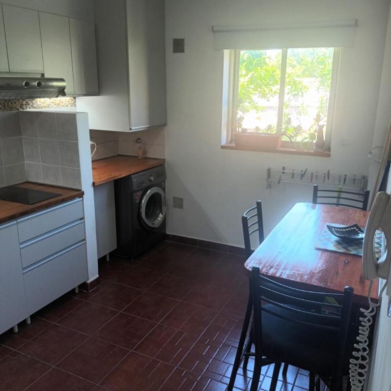 Hermoso re completo cómodo balcón al frente 3 dorm - Three-Bedroom Apartment - 15