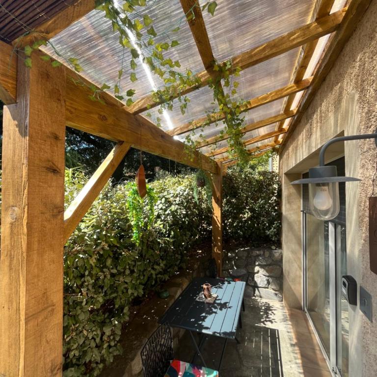 Grand studio en rez de jardin avec terrasse parking motos - Studio avec Terrasse - 24