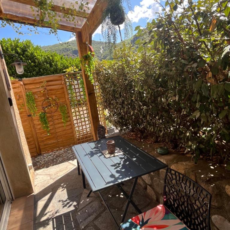 Grand studio en rez de jardin avec terrasse parking motos - Studio avec Terrasse - 25