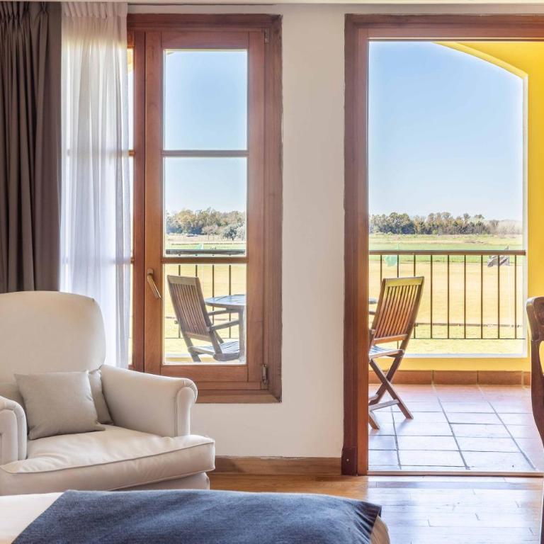 Wyndham Garden Luján - Suite con balcón - No fumadores - Cama grande - 2