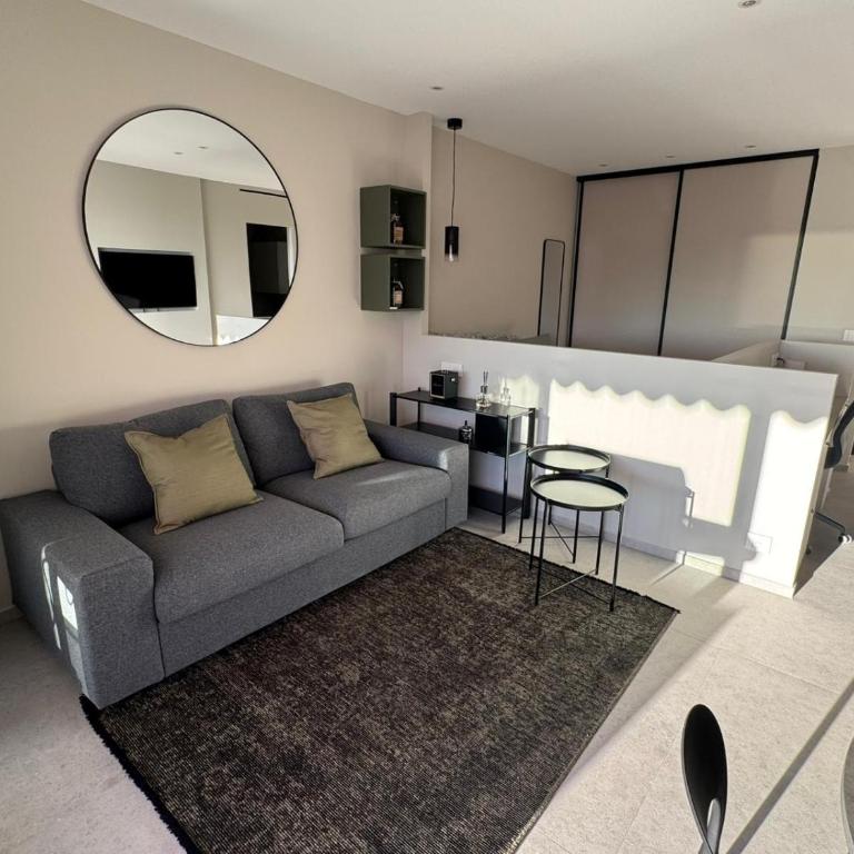 Dernier étage coeur Menton, vue mer parking privé - One-Bedroom Apartment - 7