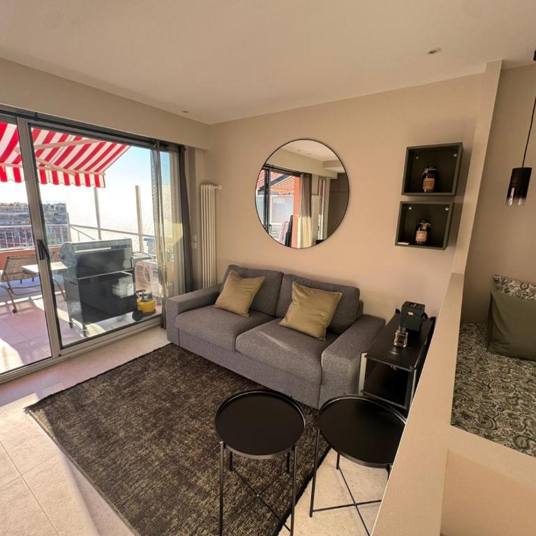 Dernier étage coeur Menton, vue mer parking privé - One-Bedroom Apartment - 10