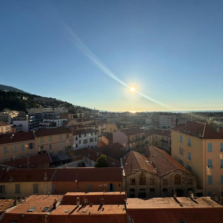 Dernier étage coeur Menton, vue mer parking privé - One-Bedroom Apartment - 13