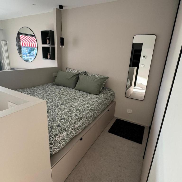 Dernier étage coeur Menton, vue mer parking privé - One-Bedroom Apartment - 15
