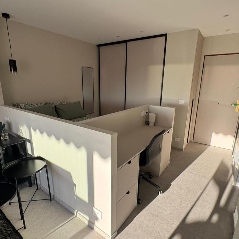 Dernier étage coeur Menton, vue mer parking privé - One-Bedroom Apartment - 17