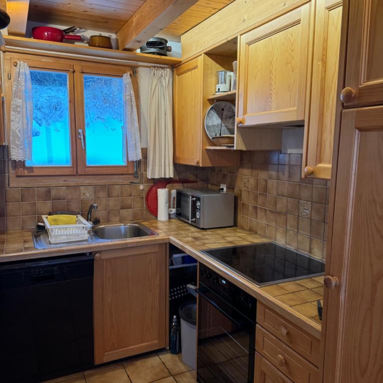 Authentic swiss chalet by Jolidi - Chalet mit 3 Schlafzimmern - 9