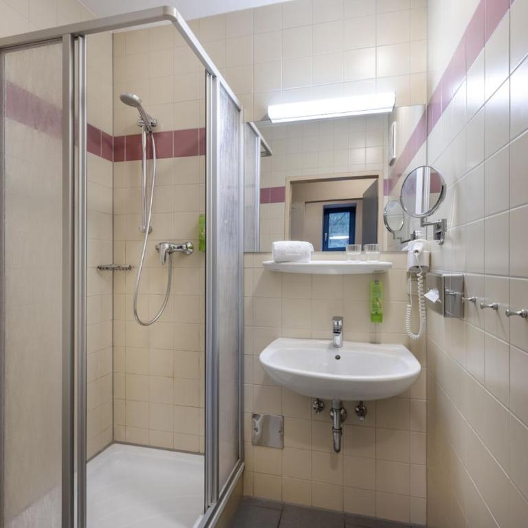 JUFA Hotel Bruck an der Mur - im Weitental - Self Check-in - Familienzimmer - 4