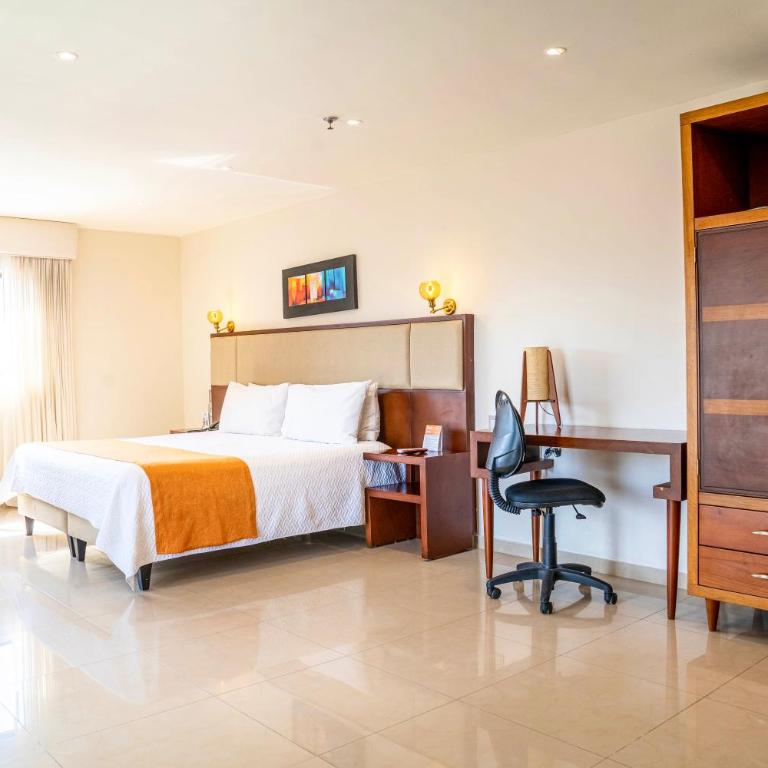 Howard Johnson by Wyndham Barranquilla Versalles - Suite con cama extragrande - No fumadores - 1