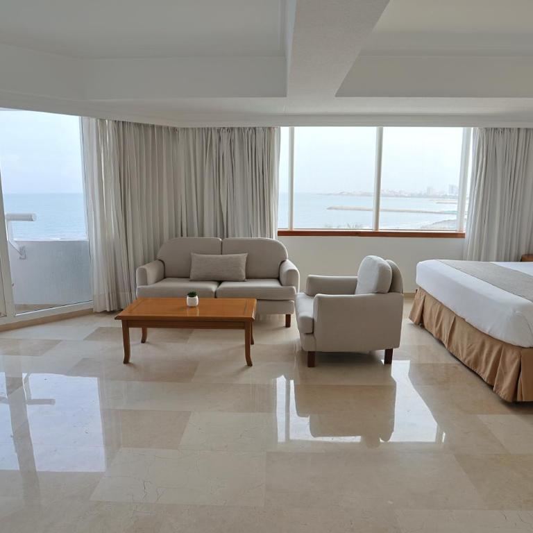 Hotel Almirante Cartagena Colombia - Suite Junior con balcón - 4