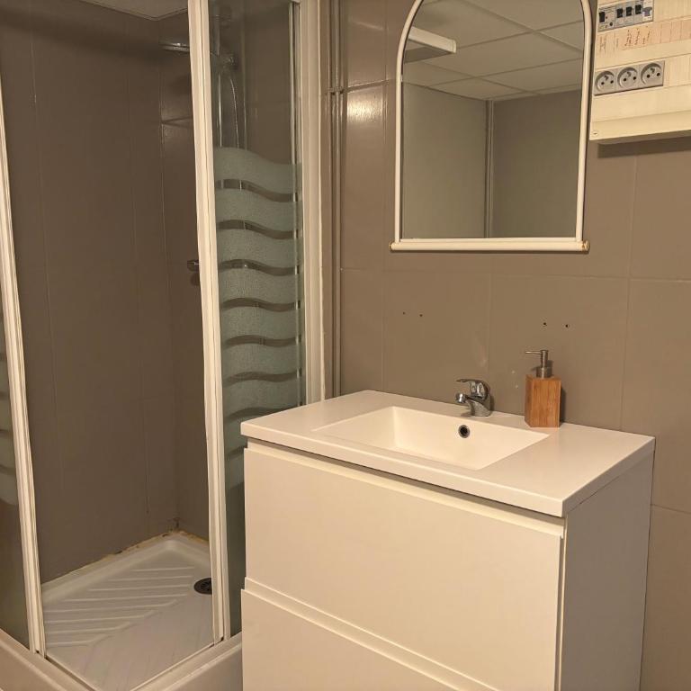 Appartement avec petit jardin - Apartment mit 1 Schlafzimmer - 2