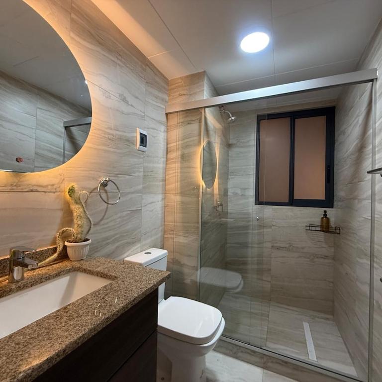 Departamento con patio frente a Embajada Americana - Two-Bedroom Apartment - 2