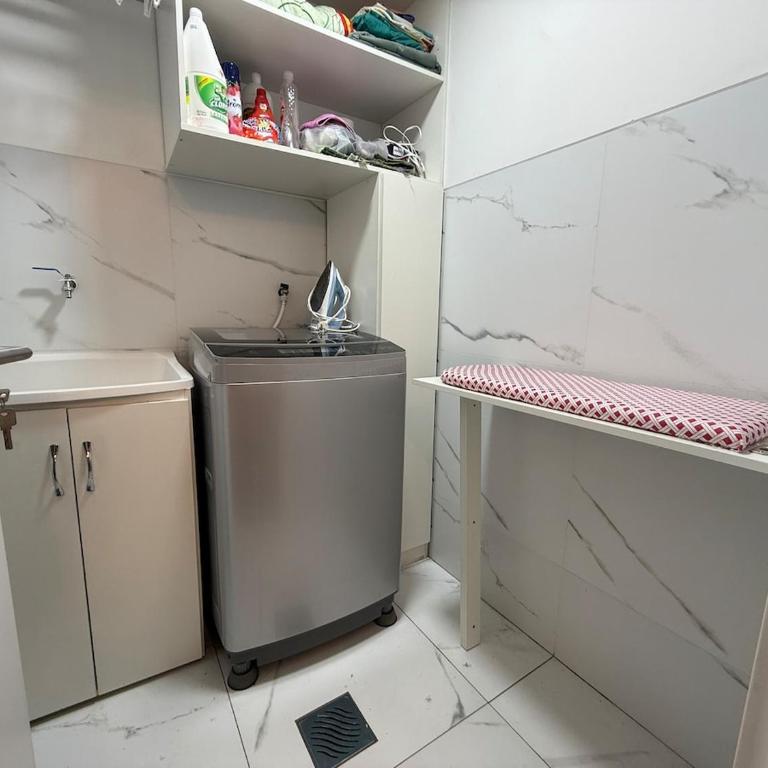 Departamento con patio frente a Embajada Americana - Two-Bedroom Apartment - 8