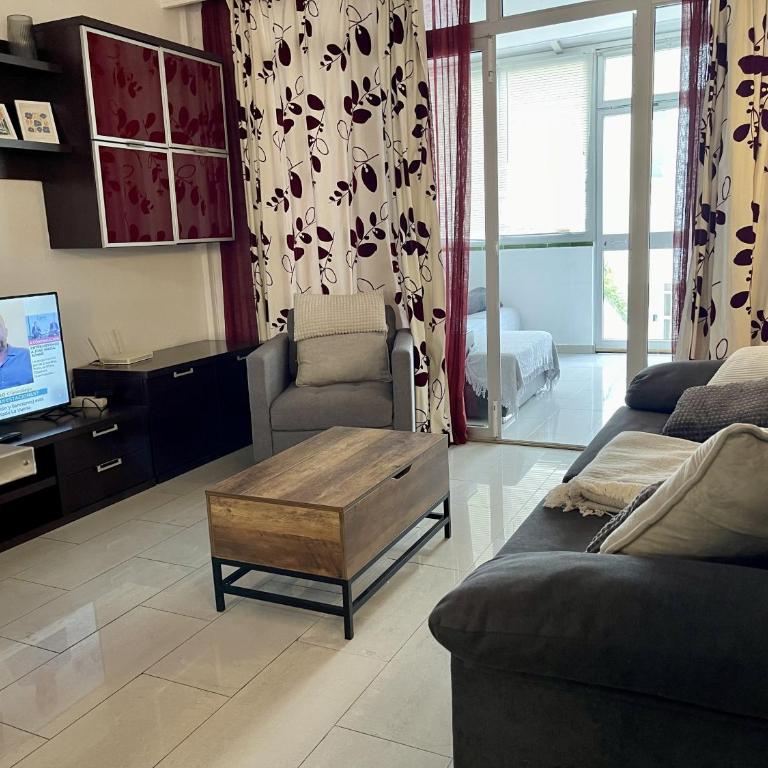 Apt Acogedor con Piscina en Fuengirola - Apartamento de 1 dormitorio - 3
