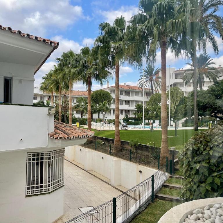 Apt Acogedor con Piscina en Fuengirola - Apartamento de 1 dormitorio - 2