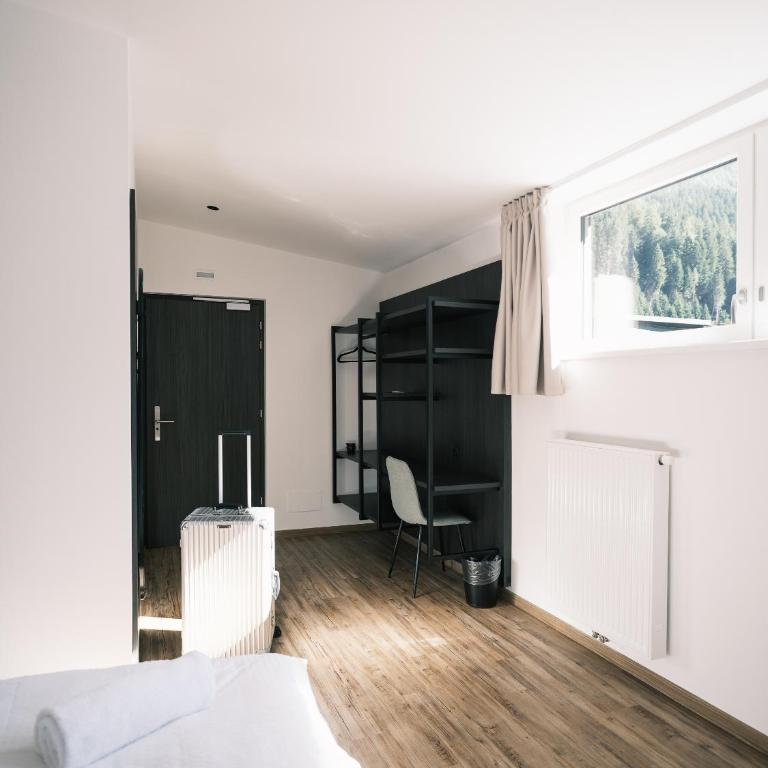 Smarthotel Brenner24 - Self Check In - Camera Deluxe Matrimoniale/Doppia con Letti Singoli - 4