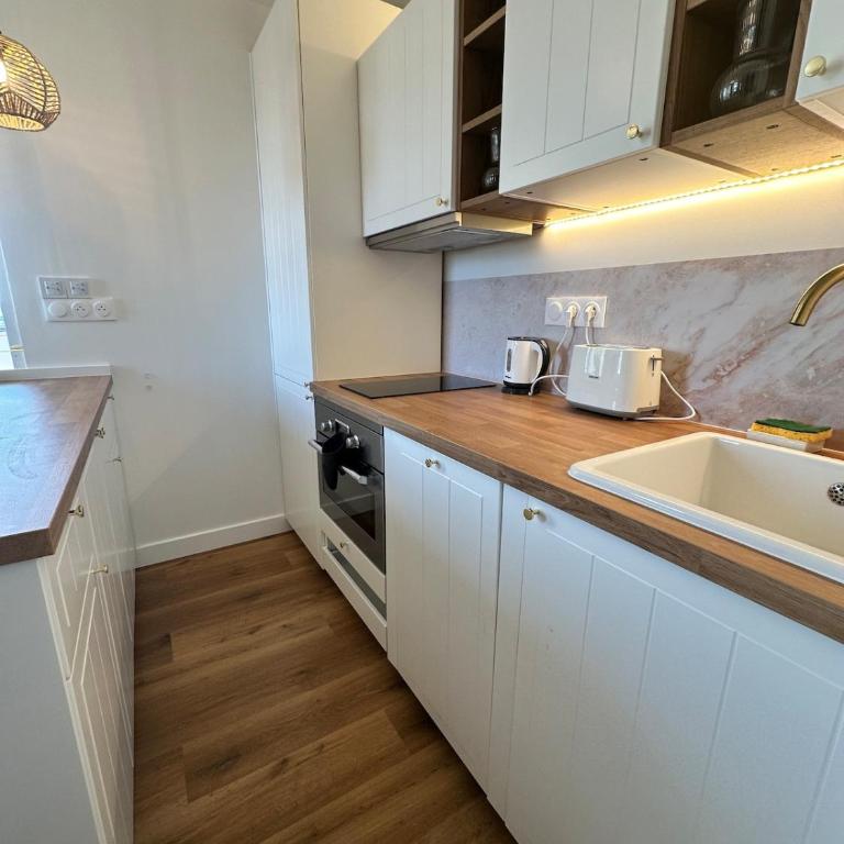 Studio cabines, Vue mer & étang, plage a pied - Studio Apartment with Sea View - 20