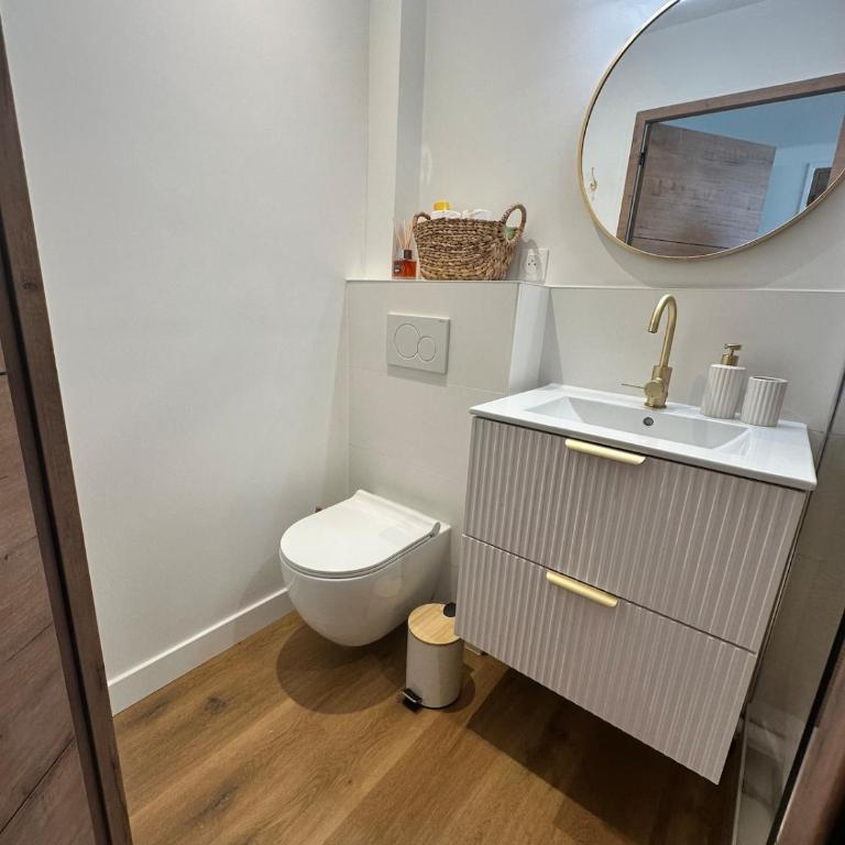Studio cabines, Vue mer & étang, plage a pied - Studio Apartment with Sea View - 23