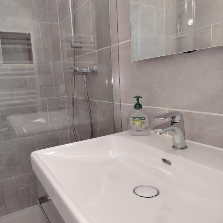 Les Hauts de Balaruc THERMES - Appartement 1 Chambre - Vue sur Piscine - 2
