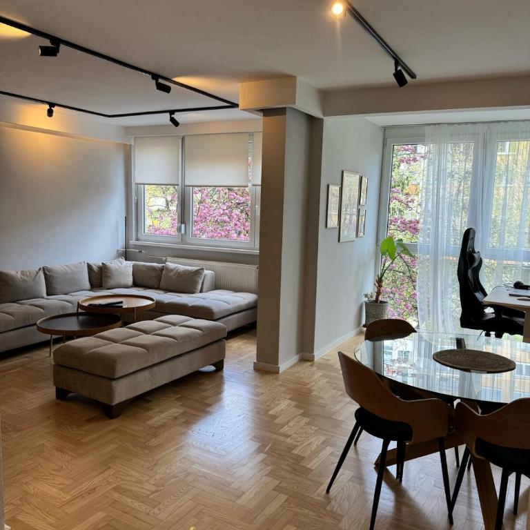 Sakura Stay - 2bdr - AC - Central - Two-Bedroom Apartment - 3