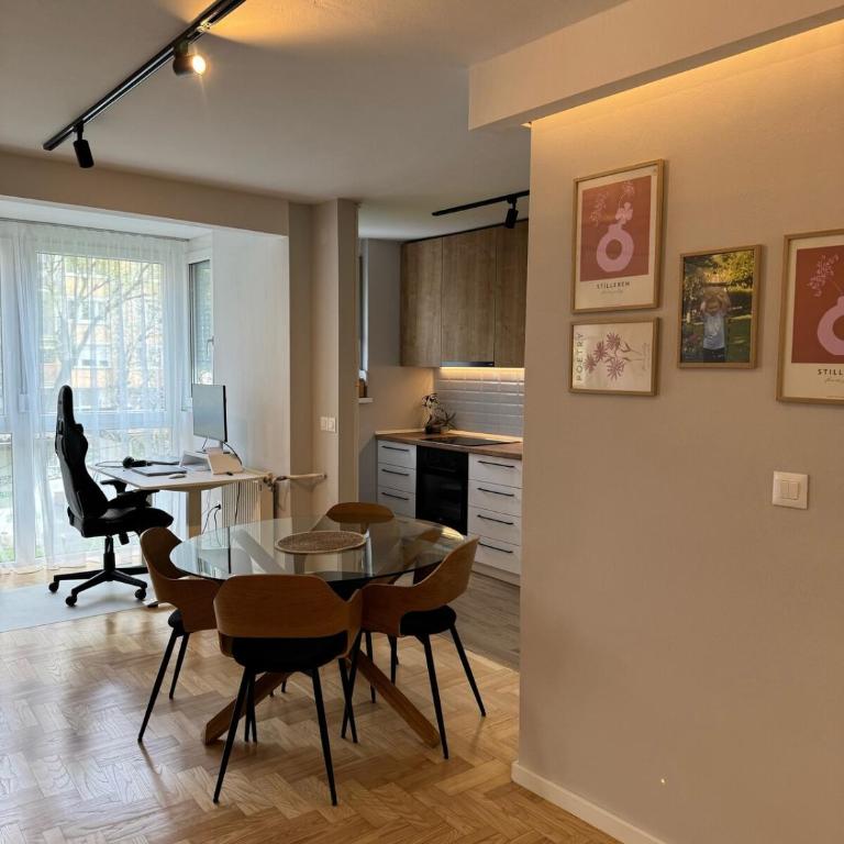 Sakura Stay - 2bdr - AC - Central - Two-Bedroom Apartment - 5