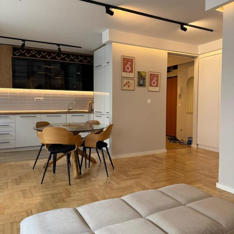 Sakura Stay - 2bdr - AC - Central - Two-Bedroom Apartment - 10
