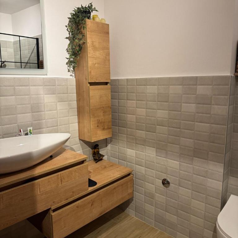 Sakura Stay - 2bdr - AC - Central - Two-Bedroom Apartment - 11