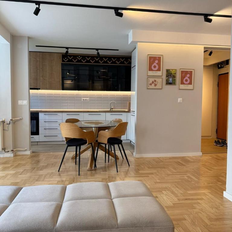 Sakura Stay - 2bdr - AC - Central - Two-Bedroom Apartment - 13