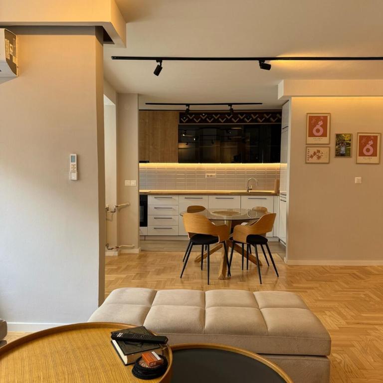 Sakura Stay - 2bdr - AC - Central - Two-Bedroom Apartment - 14