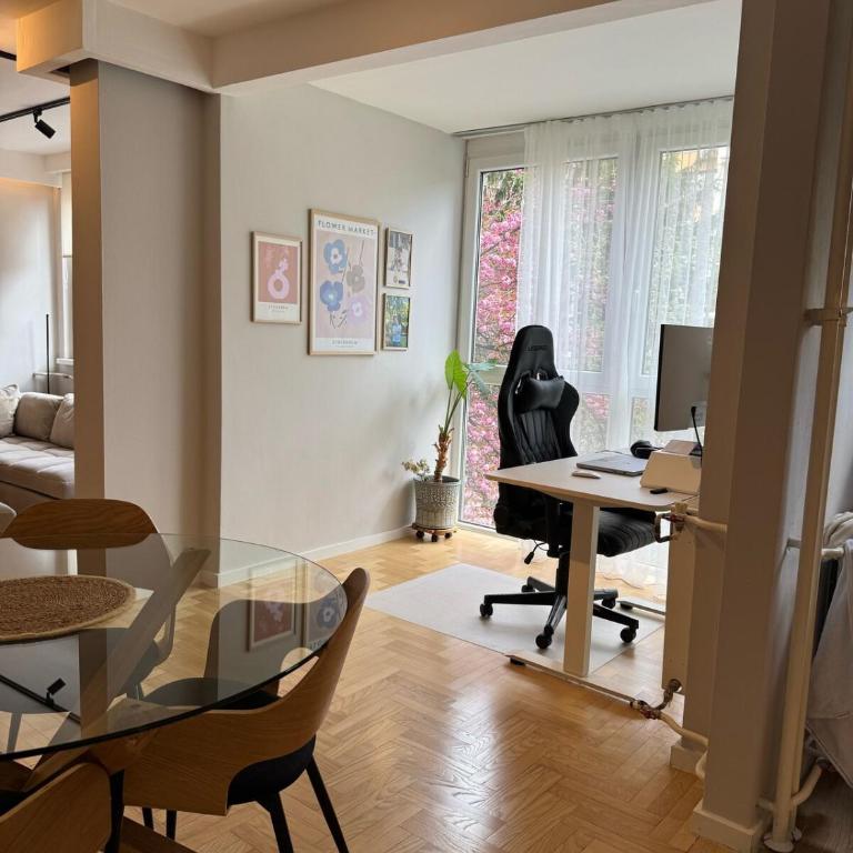 Sakura Stay - 2bdr - AC - Central - Two-Bedroom Apartment - 17