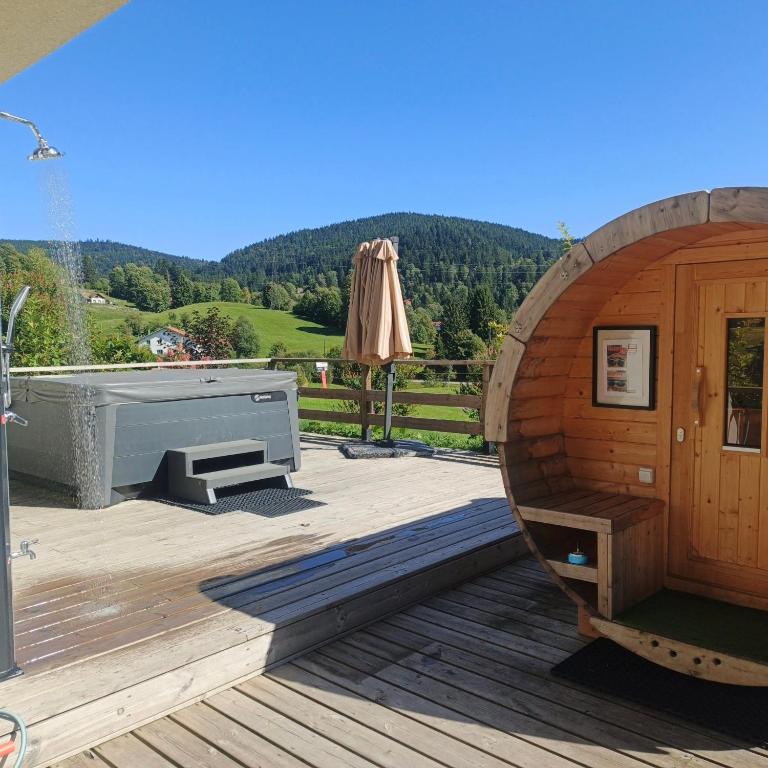 Chalet Bois le Havre du sotrè Gérardmer Sauna panoramique jacuzzi 14 personnes et 1 bébé - Chalet Superior - 83