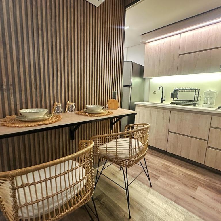 Apartamento moderno 2 habitaciones Hasta 6 huéspedes Cerca Laureles y Unicentro Medellín - Apartamento de 3 dormitorios - 12