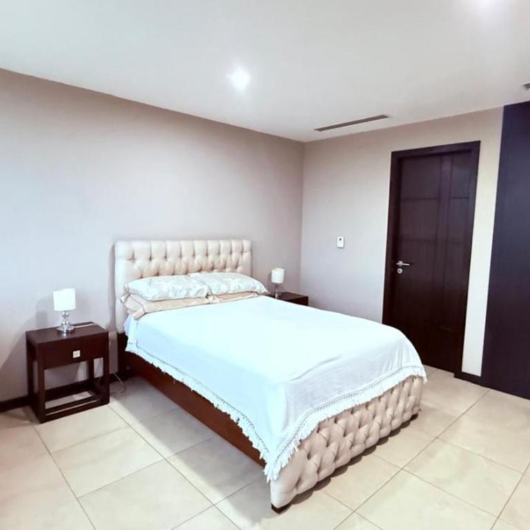 Bellini 3 suite de lujo, piso 5, piscina, gym, wiffi, 1 parqueadero - One-Bedroom Apartment - 24