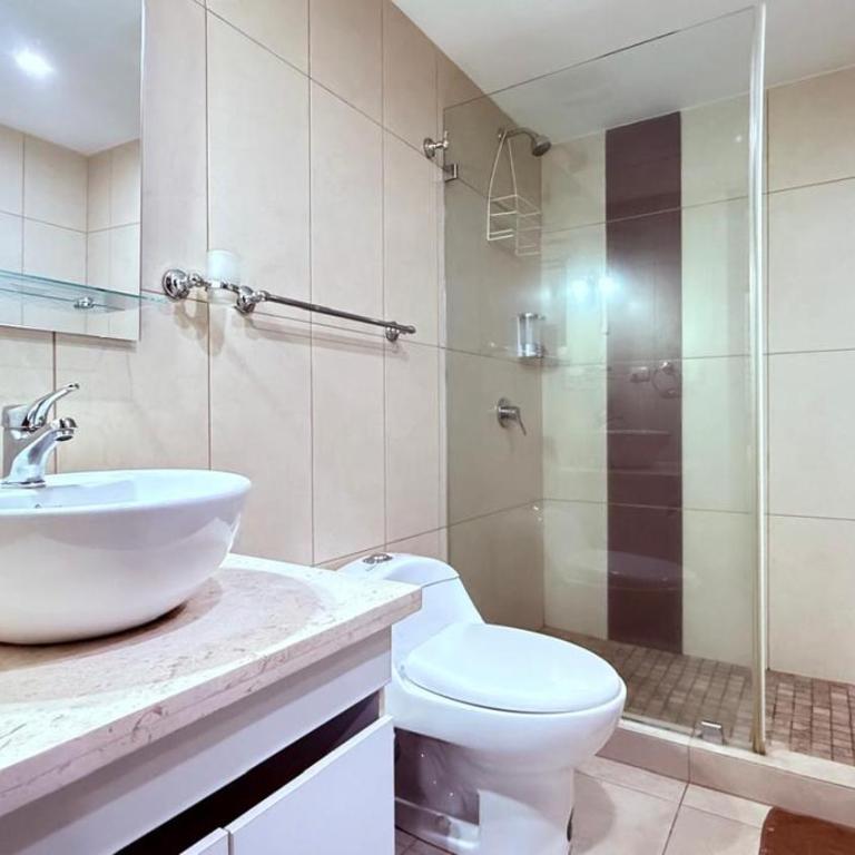 Bellini 3 suite de lujo, piso 5, piscina, gym, wiffi, 1 parqueadero - One-Bedroom Apartment - 19