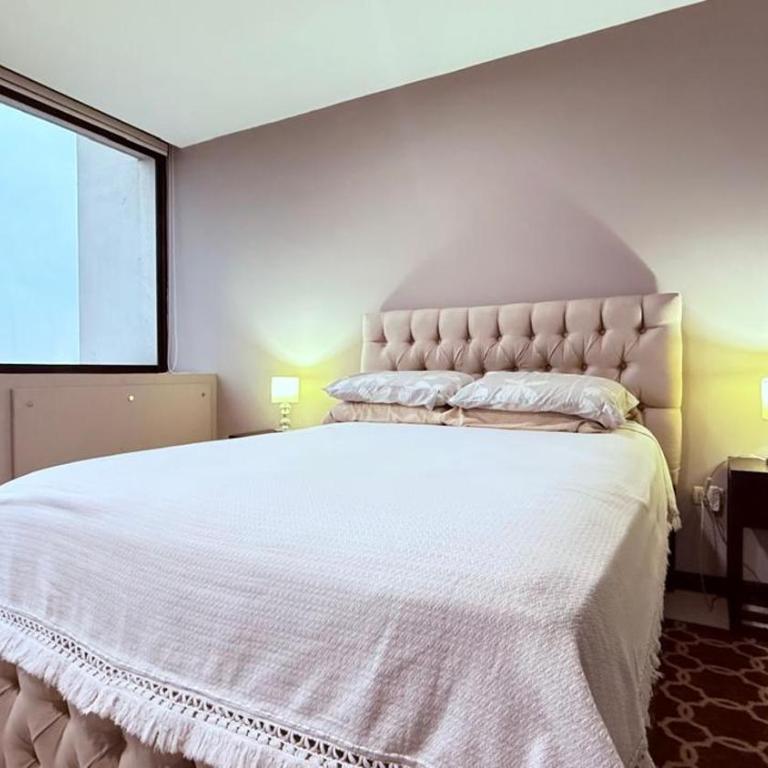Bellini 3 suite de lujo, piso 5, piscina, gym, wiffi, 1 parqueadero - One-Bedroom Apartment - 1
