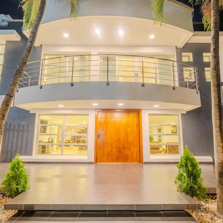 Encanto Mansion - 6BR Luxury Villa Near Walled City - Villa - 2