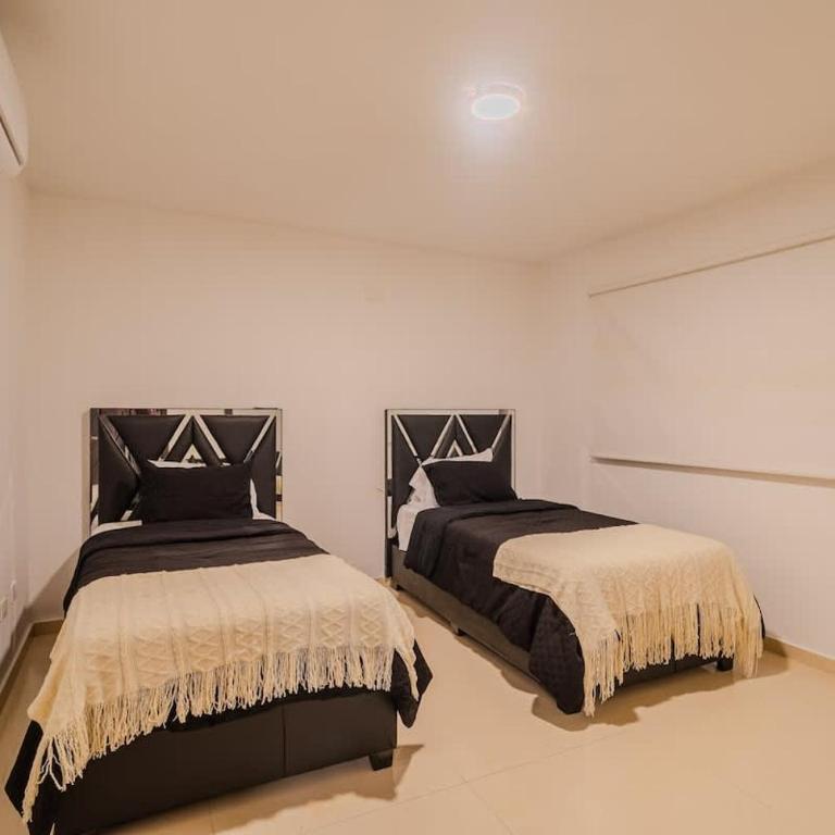 Encanto Mansion - 6BR Luxury Villa Near Walled City - Villa - 36