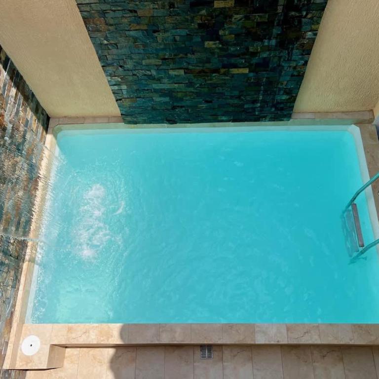 4 Bedroom Villa - Minutes to Walled City - Villa - 2