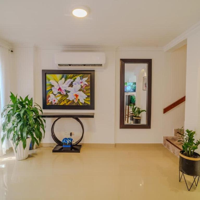 4 Bedroom Villa - Minutes to Walled City - Villa - 11