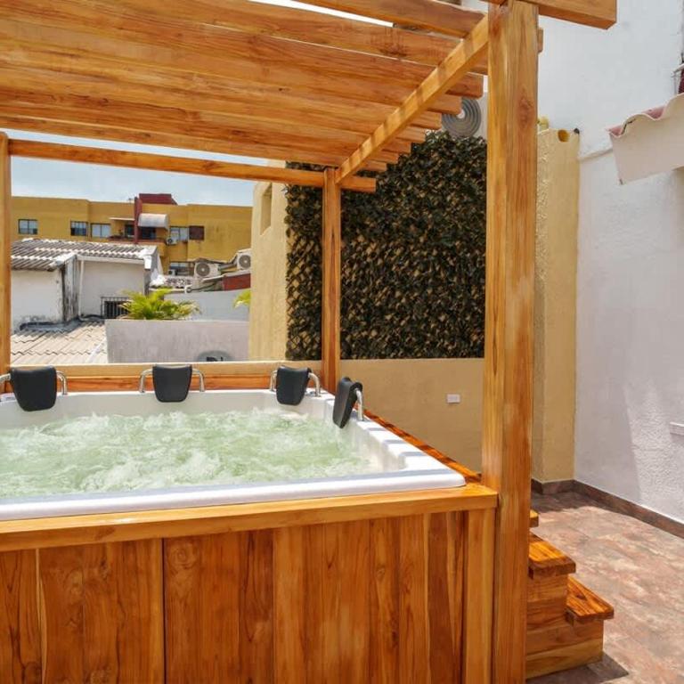 3 Bedroom Luxury Villa - Minutes to Walled City - Villa - 6