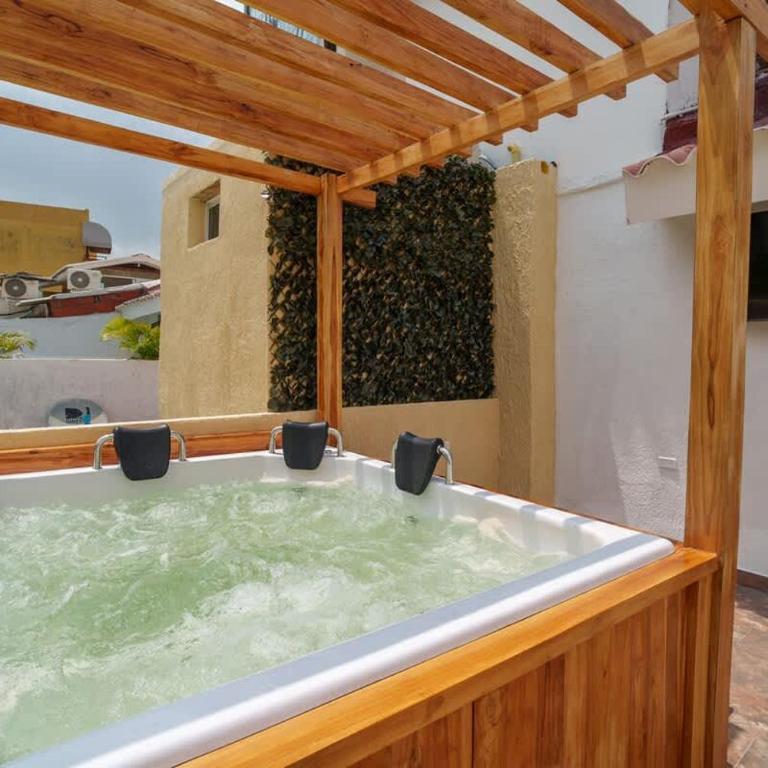 7 Bedroom Gorgeous Vacation Villa - Close to Walled City - Villa - 8