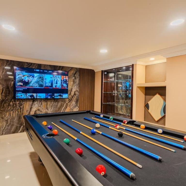 Walled City 9BR Luxury Villa - Jacuzzi & Pool Table - Villa - 2