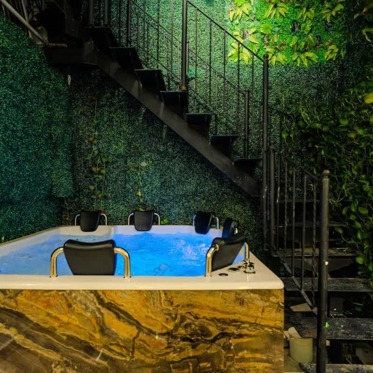 Walled City 9BR Luxury Villa - Jacuzzi & Pool Table - Villa - 3