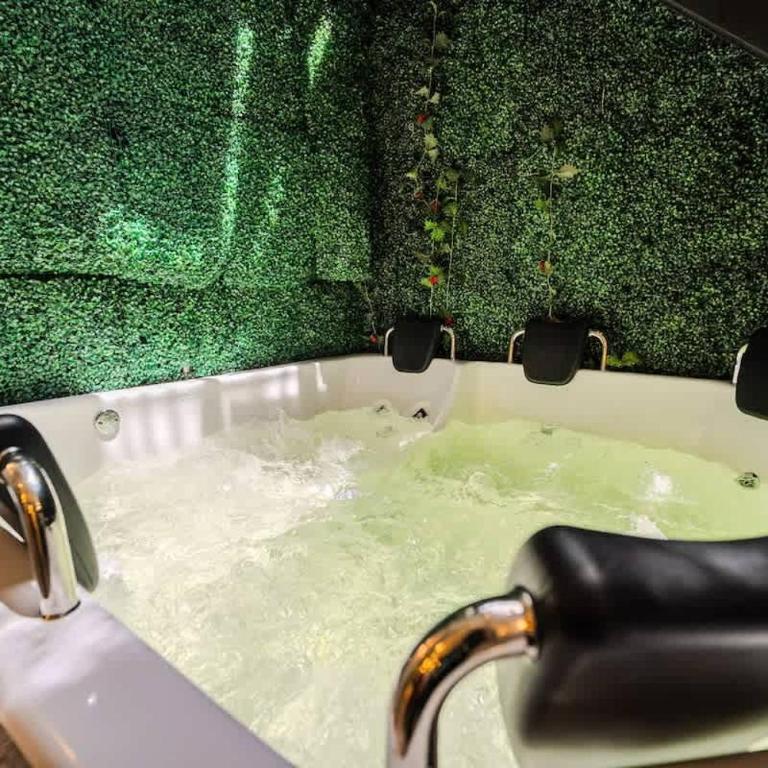 Walled City 9BR Luxury Villa - Jacuzzi & Pool Table - Villa - 53