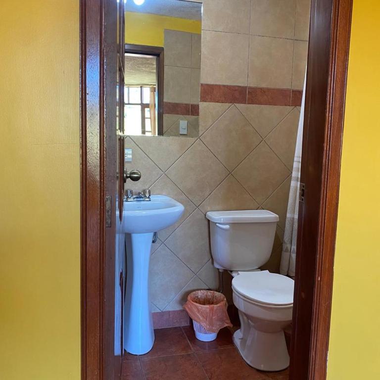 HOTEL EL REFUGIO, Salinerito - Habitación Doble con baño privado - 3