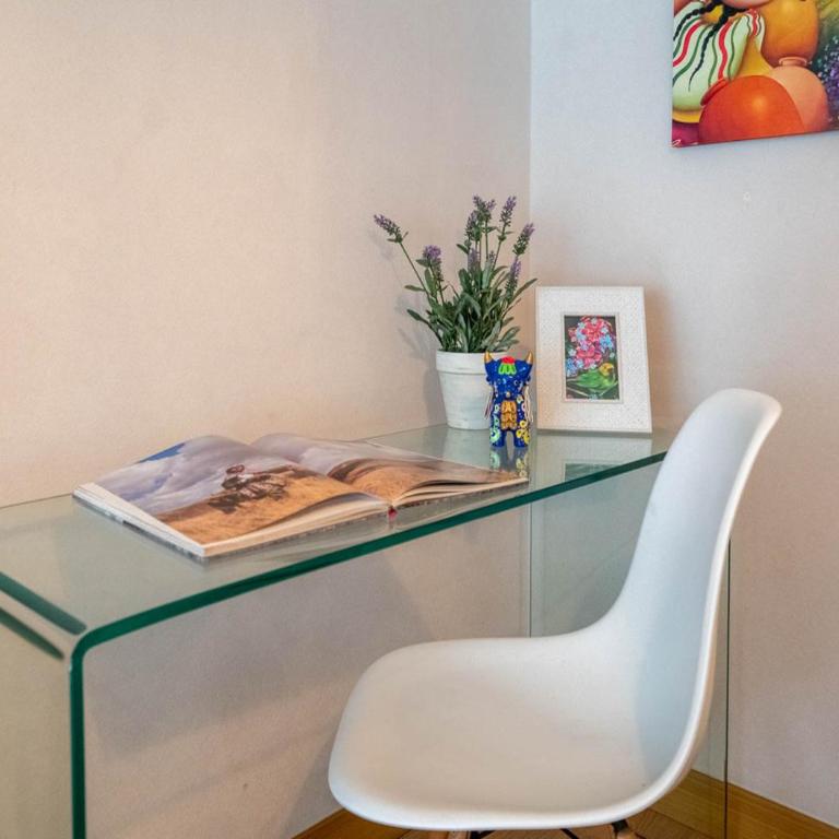 Luxury Flat Miraflores Pool Gym Fast WiFi Balcony - One-Bedroom Apartment - 6