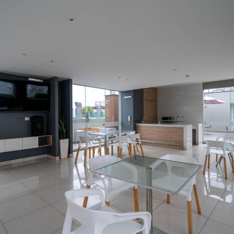 Luxury Flat Miraflores Pool Gym Fast WiFi Balcony - One-Bedroom Apartment - 24
