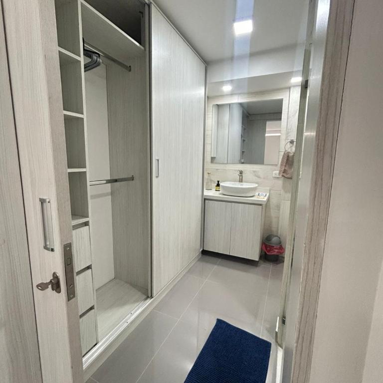 Apartamento tipo loft al norte de Cali, cerca al aeropuerto y terminal - One-Bedroom Apartment - 10
