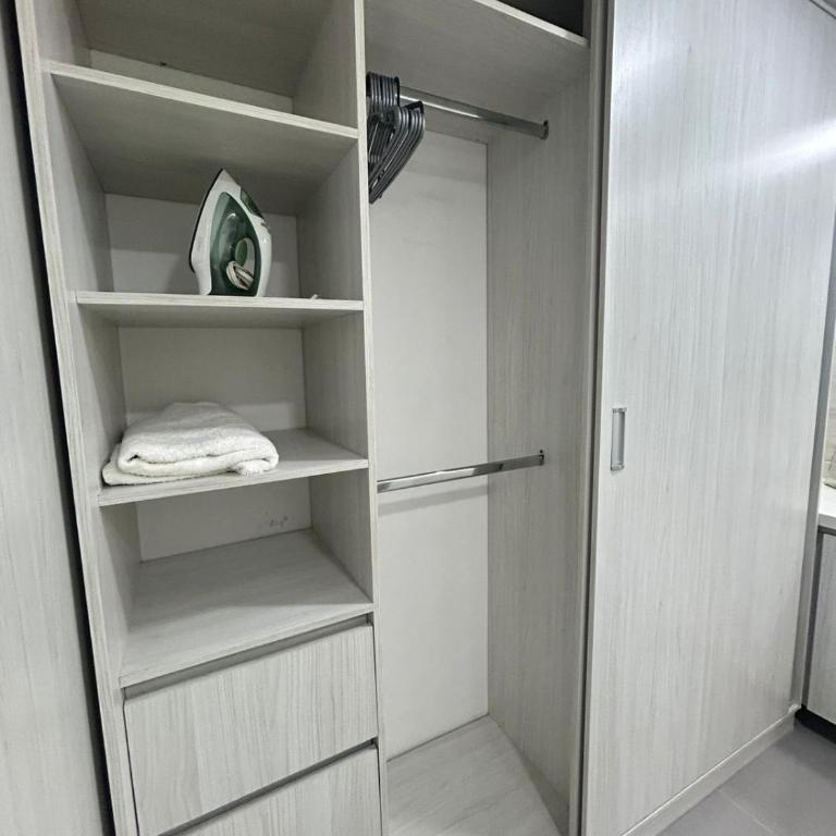 Apartamento tipo loft al norte de Cali, cerca al aeropuerto y terminal - One-Bedroom Apartment - 21