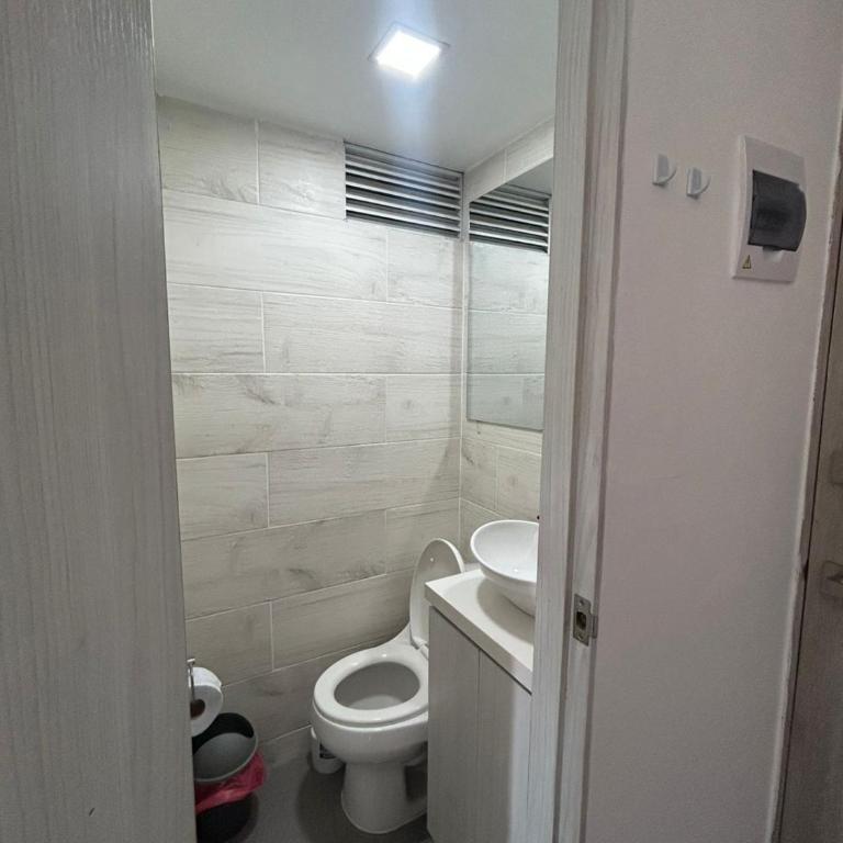 Apartamento tipo loft al norte de Cali, cerca al aeropuerto y terminal - One-Bedroom Apartment - 22